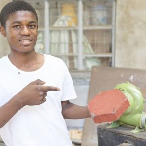 TANZANIE : Edgar Edmun Tarimo (17 ans), pro du recyclage des déchets plastiques ©Green Venture Tanzania