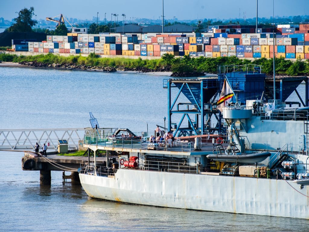 AFRIQUE : à Libreville, les décideurs veulent des solutions d’accès à l’eau potable©Anton_Ivanov/Shutterstock