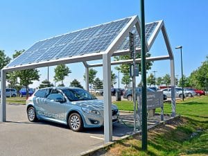 MAROC : l’Iresen expérimente une ombrière solaire de recharge de véhicule électrique ©Martyn Jandula/Shutterstock