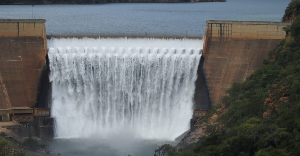 CAMEROON: Funding for Nachtigal hydroelectric power plant (420 MW) complete©toeytoey/Shutterstock