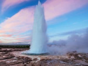 KENYA : à Eburru, les habitants exploitent des geysers pour récupérer l’eau potable ©Standret/Shutterstock