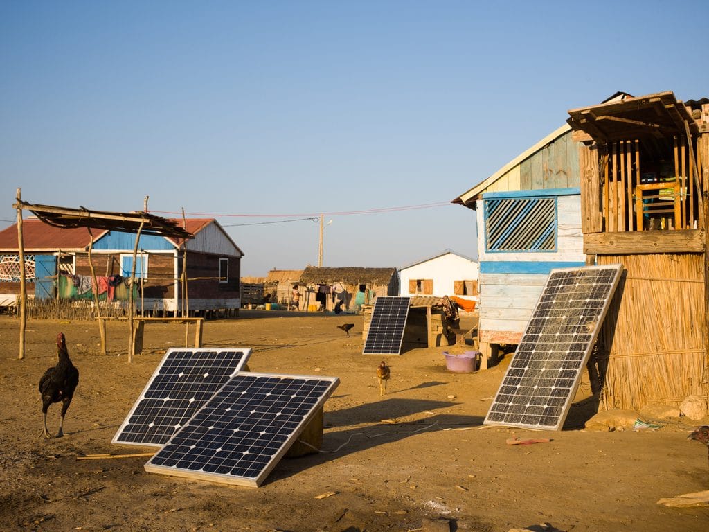 Mini-grid solaire : AIIM finance les projets de Bboxx en Afrique Centrale et de l’Est©KRISS75/Shutterstock