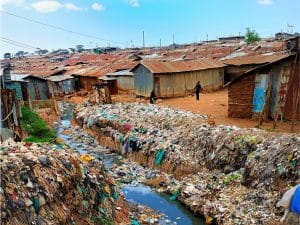 KENYA : UK Aid Direct finance un projet de recyclage communautaire près de Nairobi© Scott Woodham Photography/Shutterstock