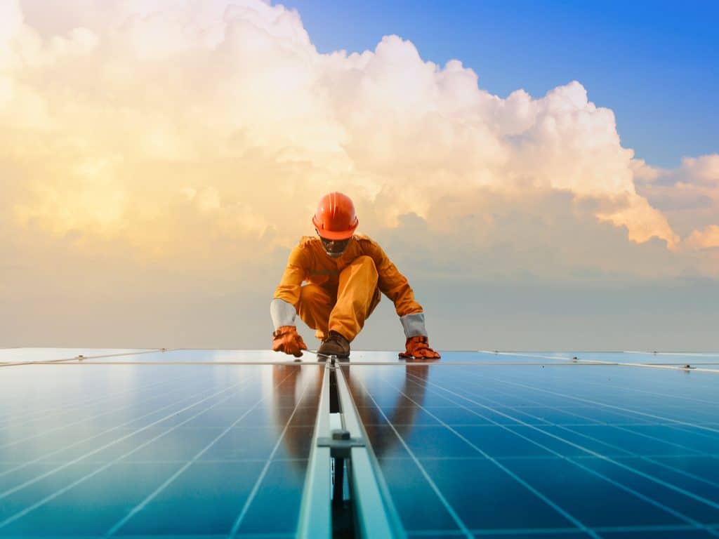 ZIMBABWE: Labacorp Power, negotiating for 900 MW mega solar project© Sonpichit Salangsing/Shutterstock