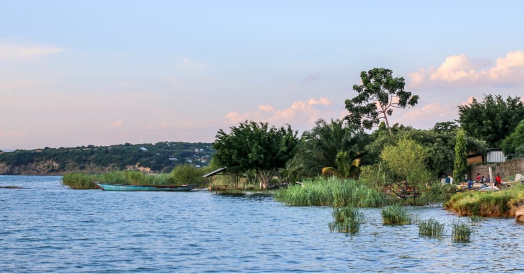 CONGO BASIN: For an integrated management of shared rivers protecting the forest©Robin NieuwenkampShutterstock