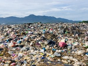 CÔTE D’IVOIRE : la décharge d’Akouédo près d’Abidjan devient un parc urbain©Nokuro/Shutterstock