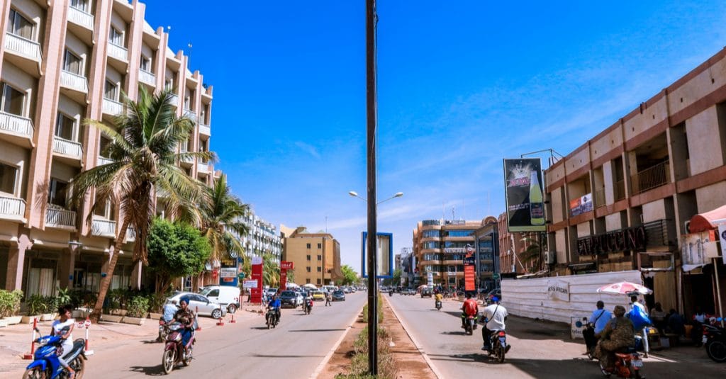 BURKINA FASO : bientôt des feux de signalisation alimentés au solaire©Dave PrimovShutterstock