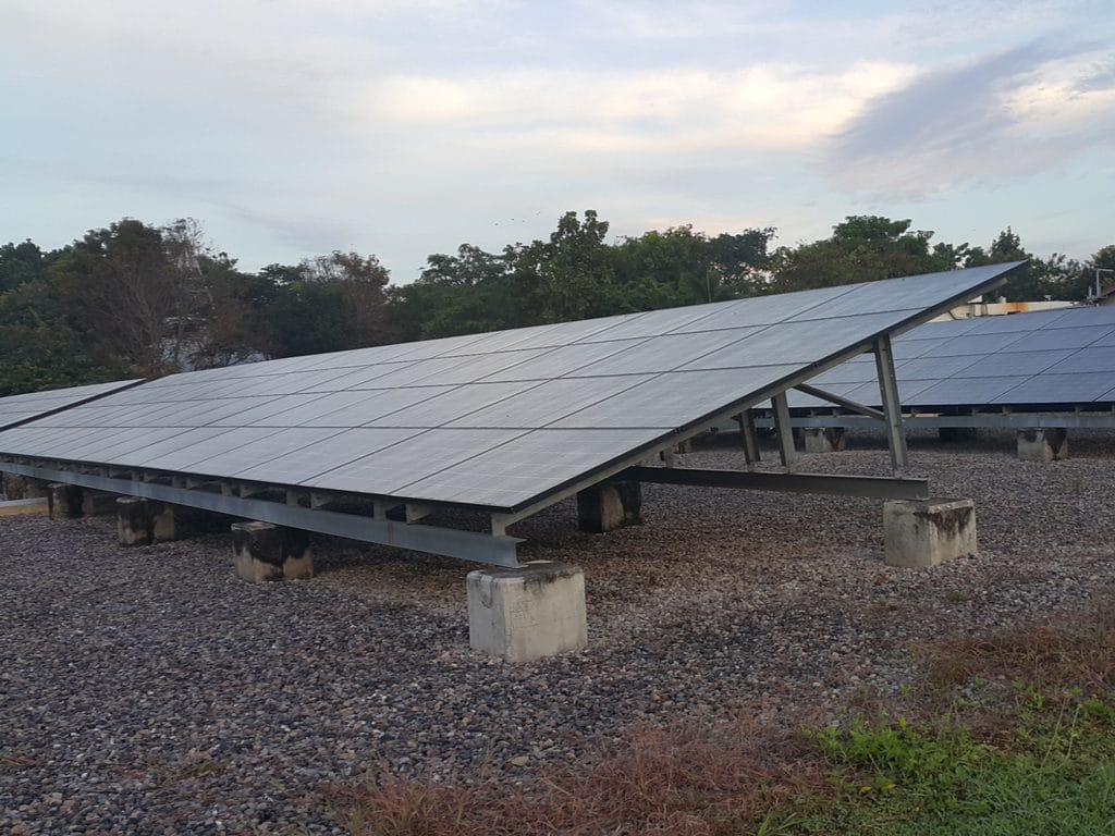 BÉNIN : une minicentrale solaire va alimenter les localités de Borgou et Alibori©juthaoil/Shutterstock