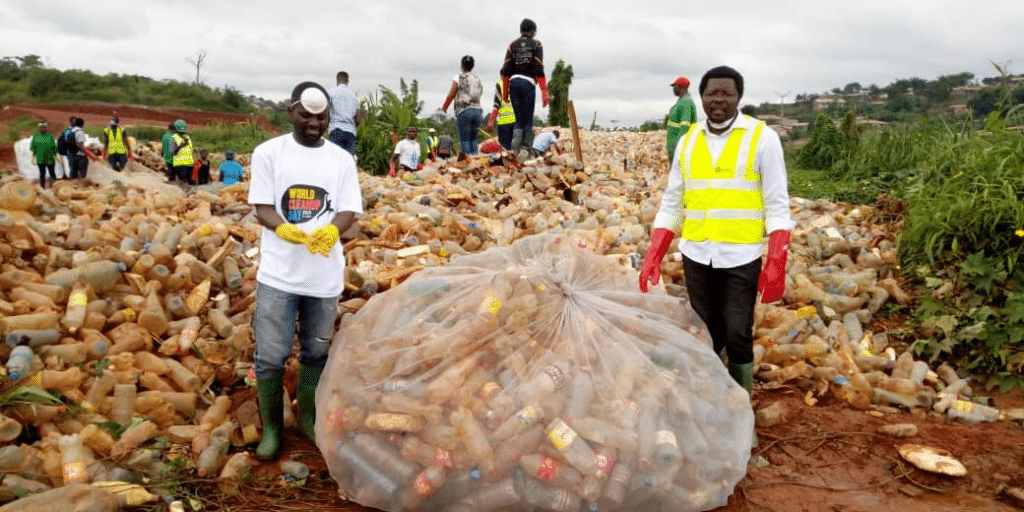 CAMEROON: 100 tons of waste collected by youth on World Clean Day©JCI Cameroon