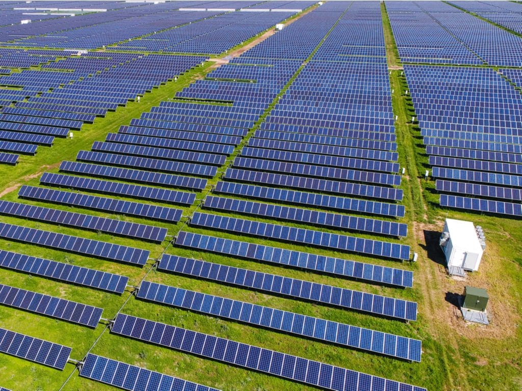 KENYA : la BEI et la FMO allouent 106 M€ à deux projets solaires de 80 MW©Roschetzky Photography/Shutterstock