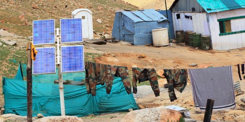 UGANDA: Solar off-grids are being installed in barracks to reduce expenses©SUJITRA CHAOWDEE/Shutterstock