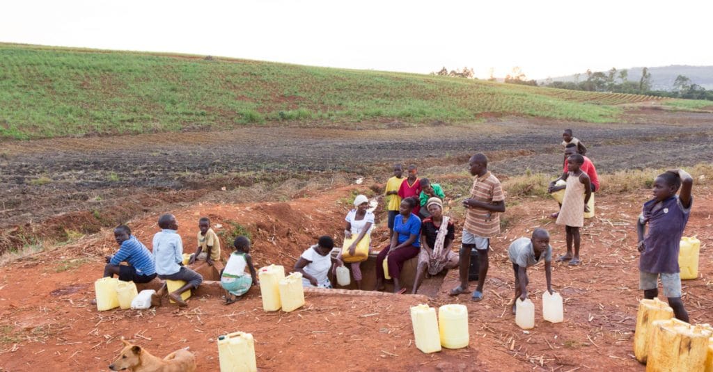 AFRIQUE DE L’OUEST : Wash-Jn veille aux droits humains à l’eau et l’assainissement©Adam Jan FigelShutterstock