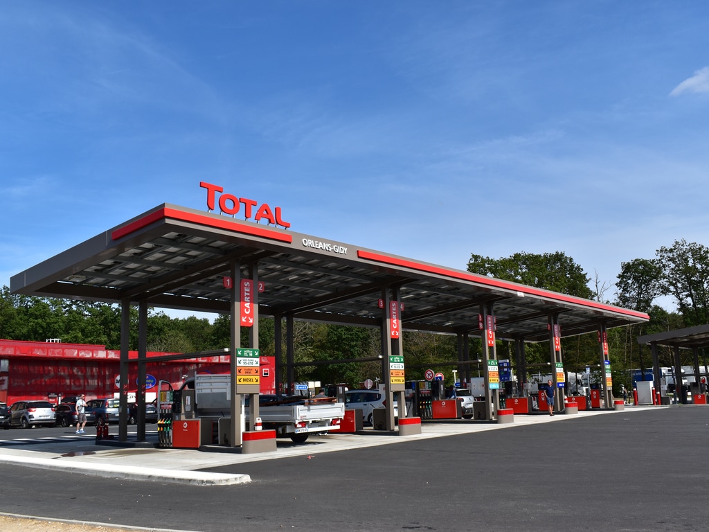 ZIMBABWE : Total investit 4 M$ pour équiper 50 % des stations-service avec du solaire©Chris worldwide/Shutterstock