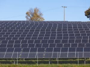 TCHAD : la STE se dote d’une centrale solaire photovoltaïque pour son agence à l’est©moglimoglzahn/Shutterstock