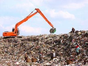 SÉNÉGAL : la réhabilitation de la décharge de Mbeubeuss profite d’un prêt de l’IDA©Aonprom Photo/Shutterstock