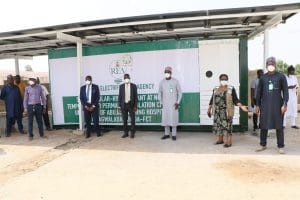 NIGERIA : la REA installe d’urgence des mini-grids pour des centres de soins Covid-19©REA