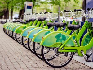 OUGANDA : les conducteurs de motos-taxis de Kamapala adoptent les vélos électriques©Egor_Kulinich / Shutterstock