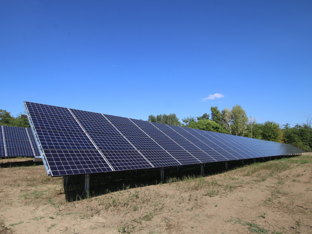 BÉNIN : 11 entreprises retenues pour 8 projets mini-grids solaires en zone rurale©Varga Jozsef Zoltan/Shutterstock