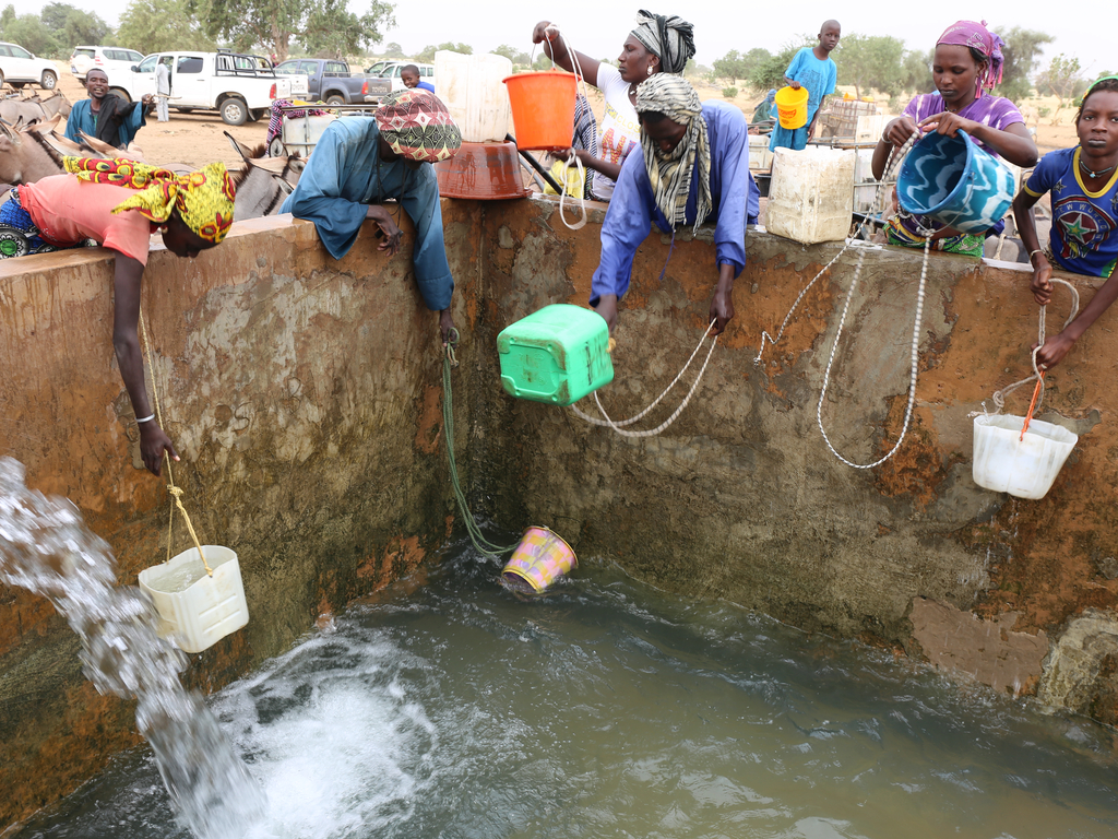 KENYA: Construction work on the Lopeipuke water basin starts©BOULENGER Xavier /Shutterstock