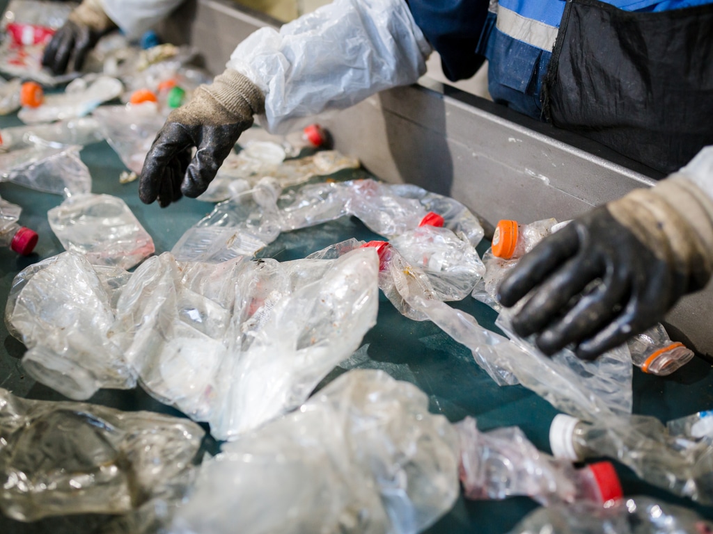 CÔTE D’IVOIRE : une association voit le jour pour la valoriser les déchets plastiques ©Peryn22/Shutterstock