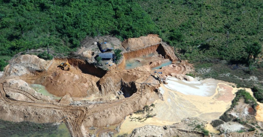 ZIMBABWE: The state prohibits mining activities in parks and rivers ©Tarcisio Schnaider/Shutterstock ©Tarcisio Schnaider/Shutterstock