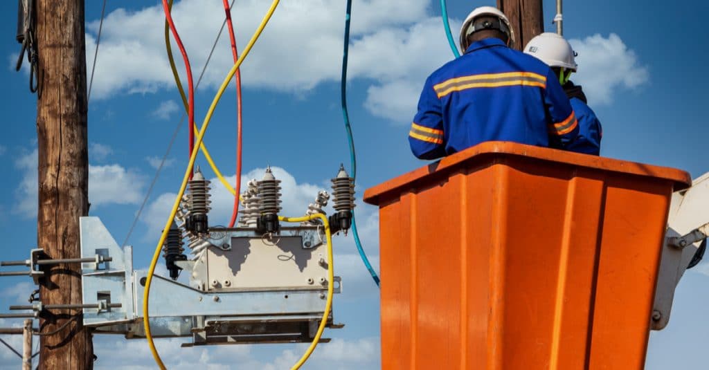 BÉNIN : l’État électrifie 500 ménages dans les départements de l’Ouémé et du Plateau©Lucian Coman/Shutterstock