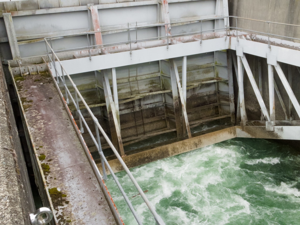 GHANA: Funded by OeKB, Strabag rehabilitates the drinking water plant of Daboase©Pi-Lens/Shutterstock