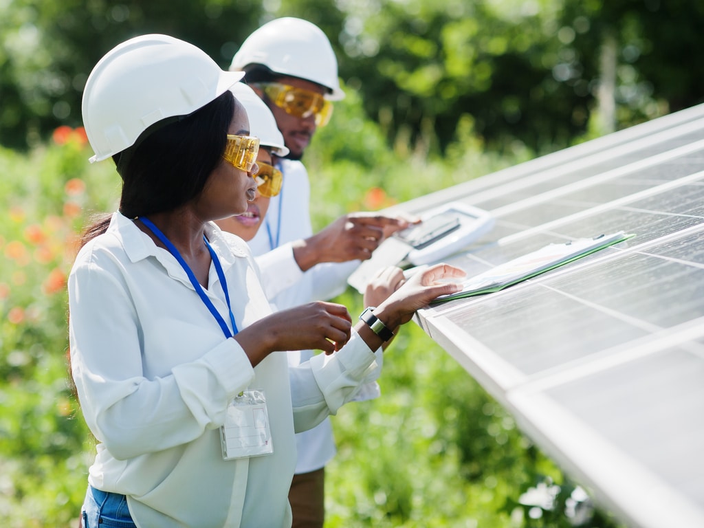 IVORY COAST: 75 young people trained in solar energy and energy efficiency©AS photostudio/Shutterstock