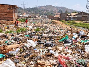 GHANA : l’application « CleanApp Ghana » pour améliorer la gestion des déchets solides©Lukas Maverick Greyson/Shutterstock