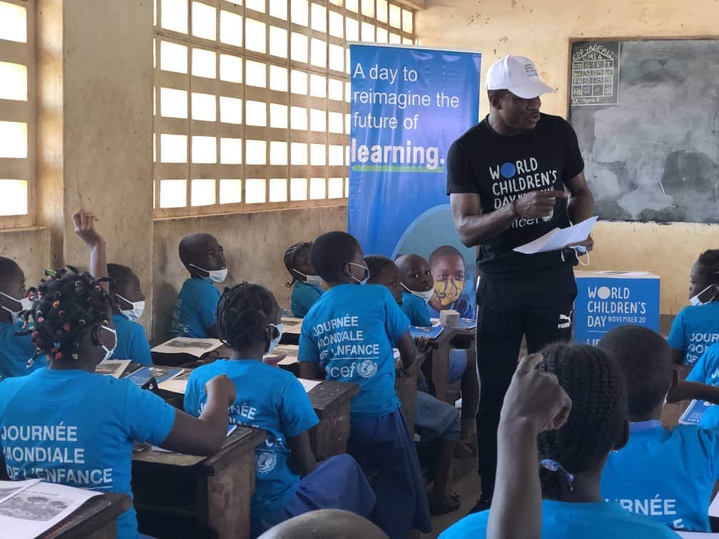 CAMEROUN : Fabrice Ondoa parle d’environnement aux écoliers à l’Est du pays©unicefcameroon/Shutterstock