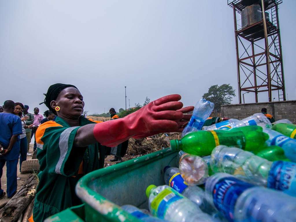 SOUTH AFRICA: Buy Back Centers sell waste in Khayelitsha shynebellz/Shutterstock