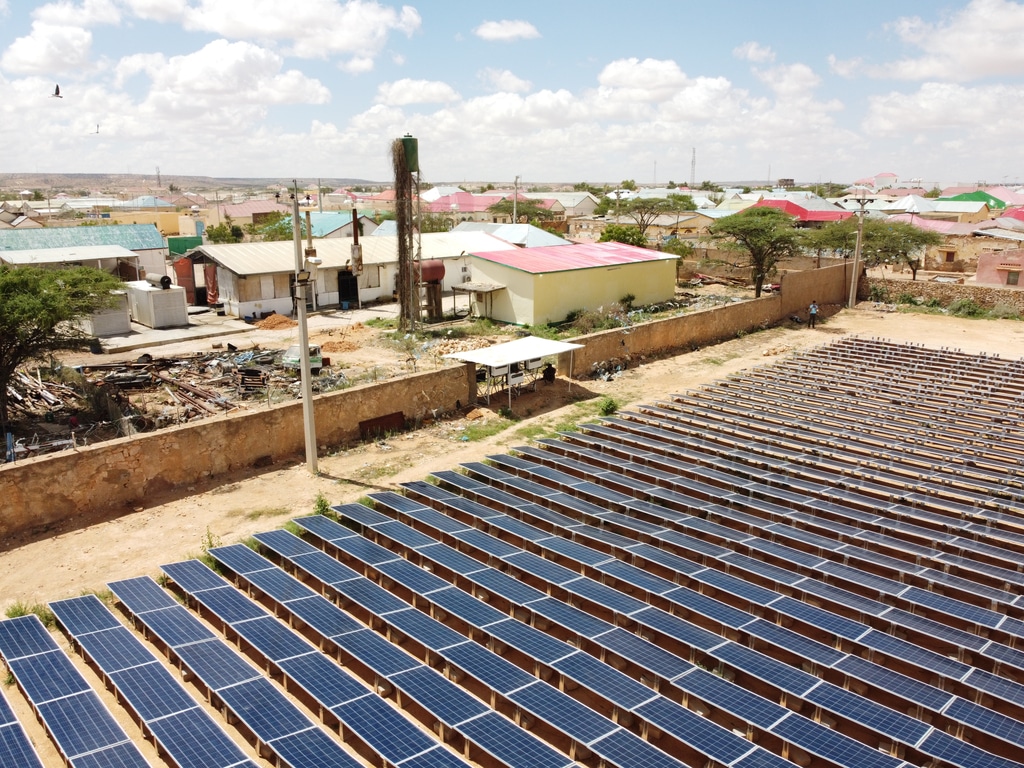 TCHAD : le gouvernement lance les travaux de 2 centrales solaires hybrides pour 10 MW©Sebastian Noethlichs/Shutterstock