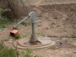 COTE D’IVOIRE : réhabilitées, 209 pompes manuelles améliorent l’accès à l’eau à N’zi ©hecke61/Shutterstock