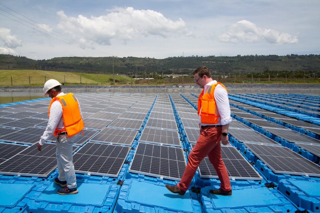 KENYA: ecoligo connects floating solar power plant to Rift Valley Roses Farm© Ecoligo