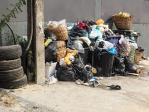 BENIN: Ecolo4Dev competition for digital waste management solutions ©3ffi/Shutterstock