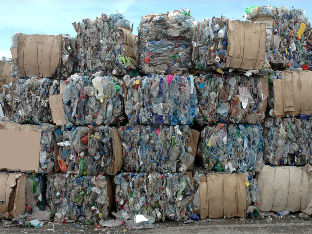 SENEGAL: Customs seize 25 tonnes of plastic waste from Germany©Cirkovic Milos/Shutterstock