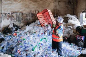 NIGERIA : Wecyclers va recycler les déchets plastiques de Nigerian Breweries©Wecyclers