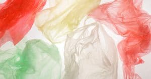 CAMEROUN : quand la corruption sabote l’interdiction des emballages plastiques©triocean/Shutterstock