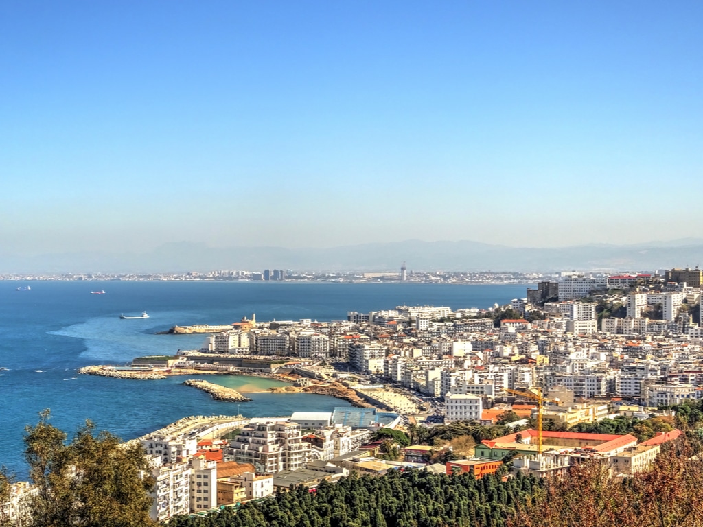 ALGERIA: Government pledges €209m for waste management in Algiers©mehdi33300/Shutterstock