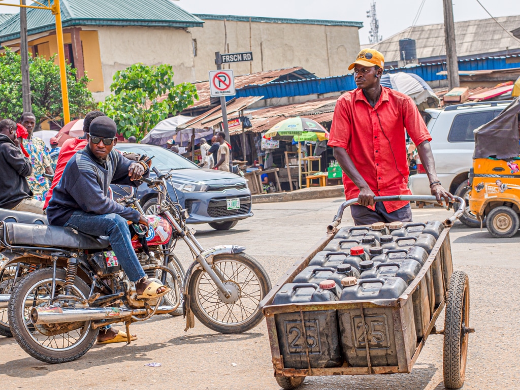 NIGERIA: Kiosks for drinking water supply in Ogun State ©swaag/Shutterstock