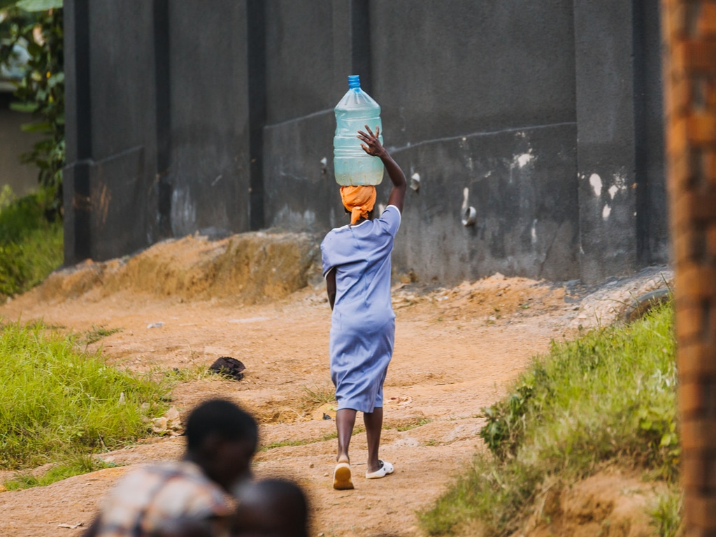 SÉNÉGAL : l’UE et la BEI promettent 70 M€ pour améliorer l’accès à l’eau potable©Dennis Diatel/Shutterstock