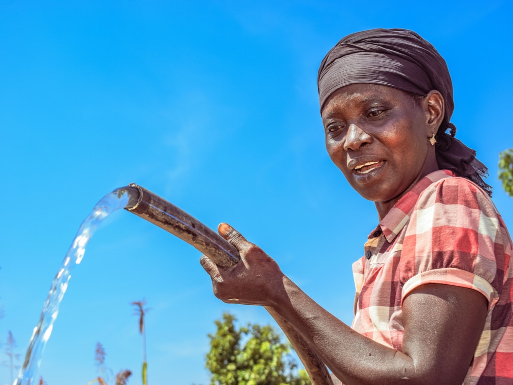 NIGERIA: State issues document to secure access to water and sanitation©Oni Abimbola/Shutterstock