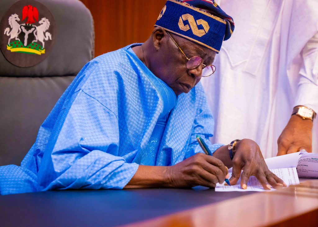 NIGERIA : Bola Tinubu suspend la taxe verte de 10 % sur les plastiques à usage unique © Bola Tunubu