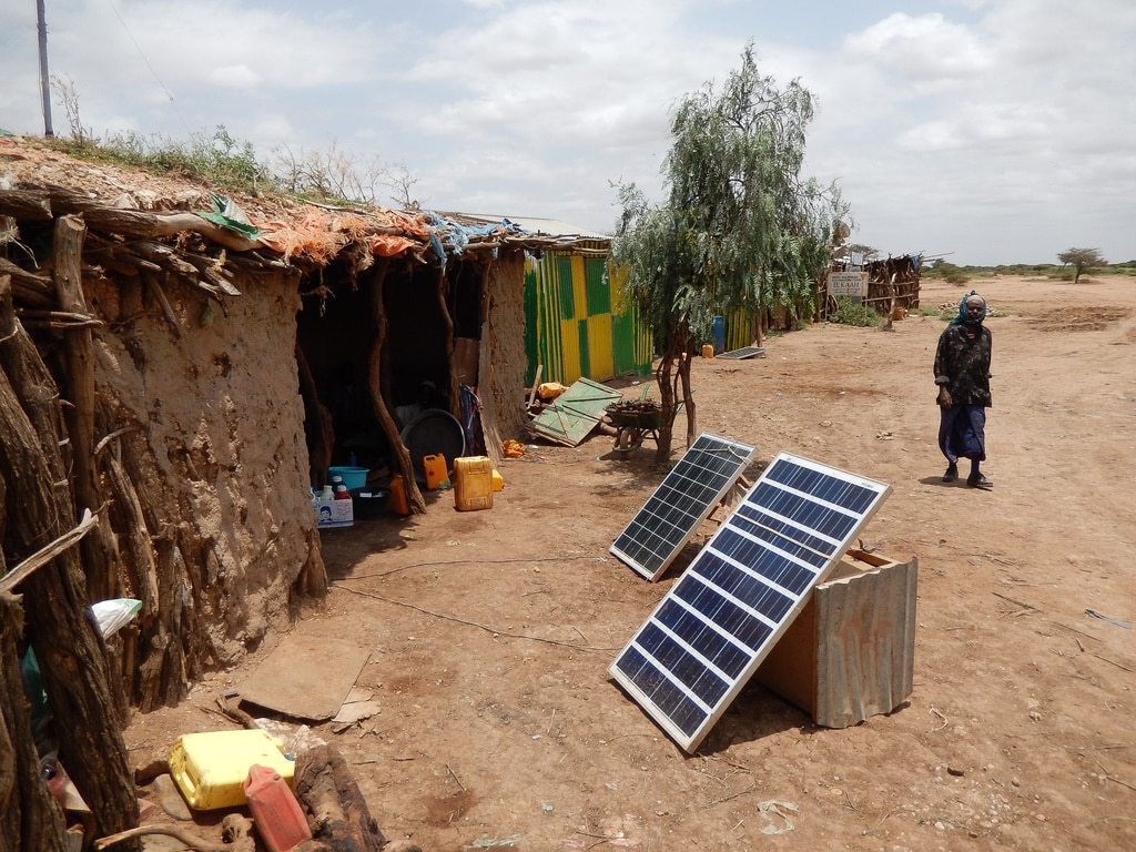 TANZANIE : une titrisation de 125 M$ pour l’accès à l’électricité via le solaire © Voyage View Media/Shutterstock