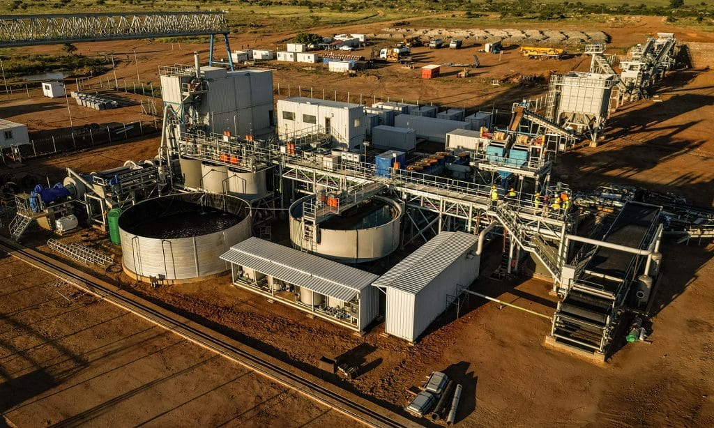 MADAGASCAR : une centrale solaire hybride de 2,6 MW entre en service à la mine de Molo © NextSource Materials