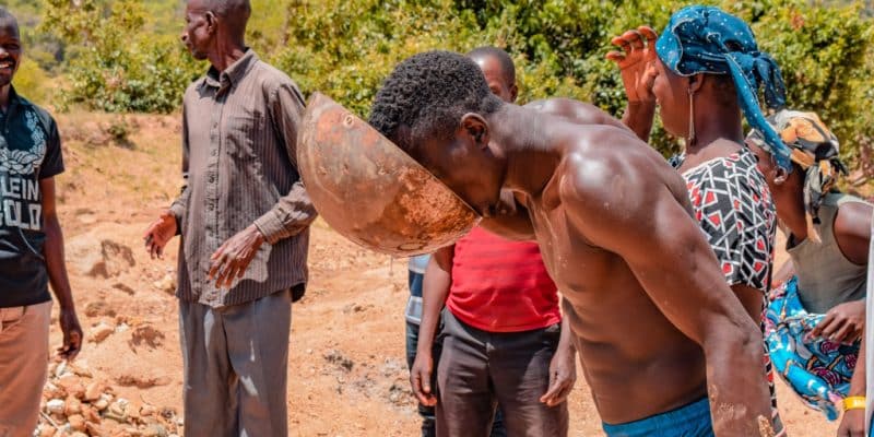 KENYA : le filtre à eau solaire « SafiSolar » fournit de l’eau potable à 250 ménages ©Oni Abimbola/Shutterstock