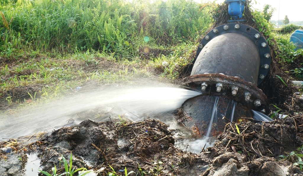 MOZAMBIQUE: vandalism of water supply deprives households of water in Morrumbene©BorneoJC James/Shutterstock