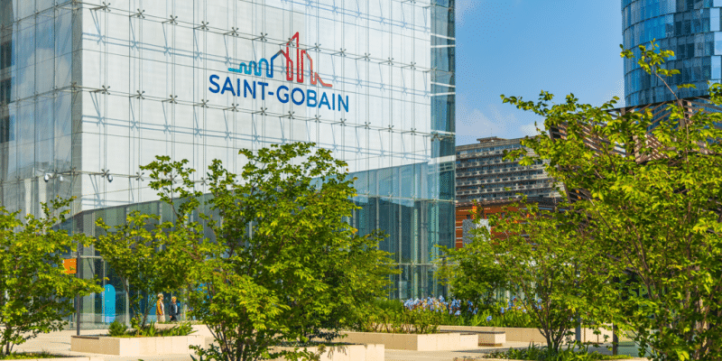 SOUTH AFRICA: Saint-Gobain to green its factories with solar energy © JeanLucIchard/Shutterstock