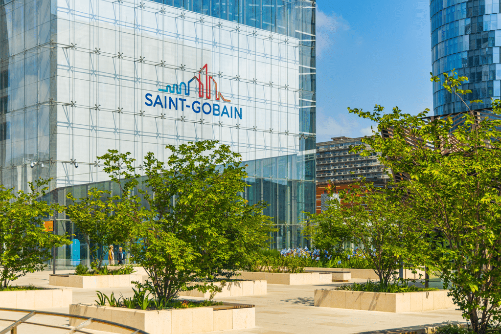 AFRIQUE DU SUD : Saint-Gobain va verdir ses usines grâce à l’énergie solaire © JeanLucIchard/Shutterstock