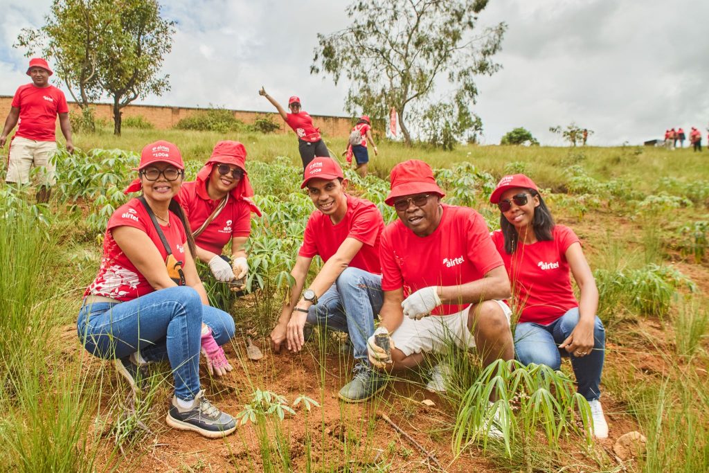 MADAGASCAR: Ahead of massive deforestation, Airtel plants 1,000 trees in Ambohidava ©Airtel